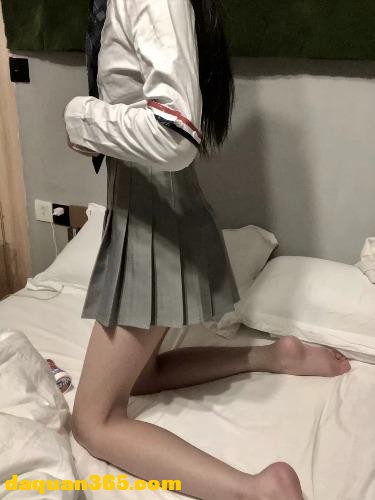 [南开] 【2019年12月】二次非为茶妹妹西西，制服丝袜拍照-6.jpg